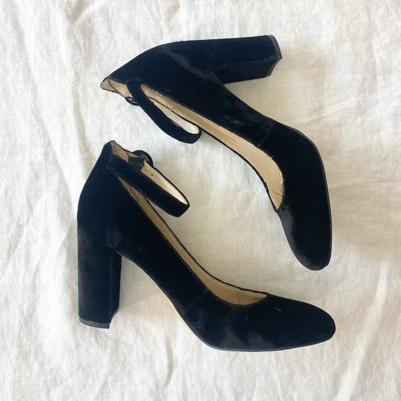 Marc Fisher Ion Ankle Strap Heel Black Velvet - Picture 10 of 15